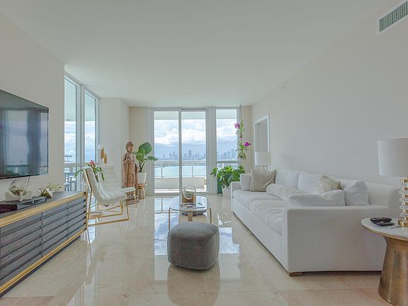 3rd image of 520 West Ave APT 901