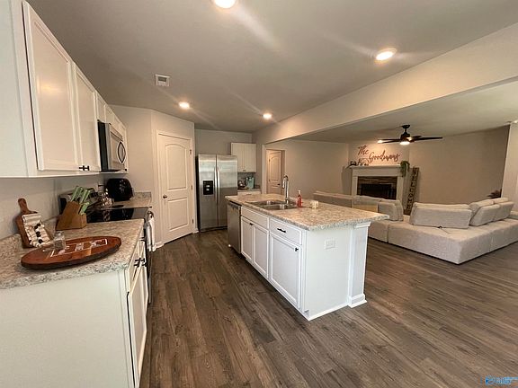 5th image of 150 Meadow Ridge Dr