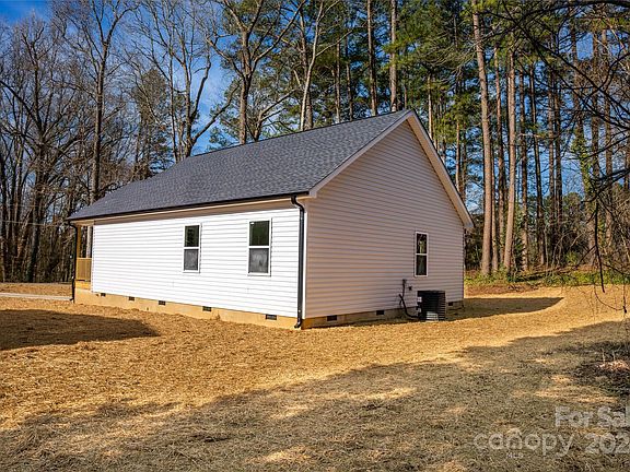 5th image of 414 Pinecroft Ln