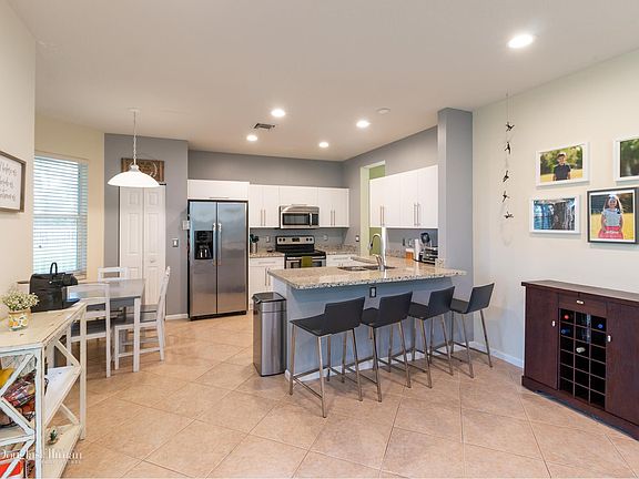 3rd image of 16190 La Costa Dr