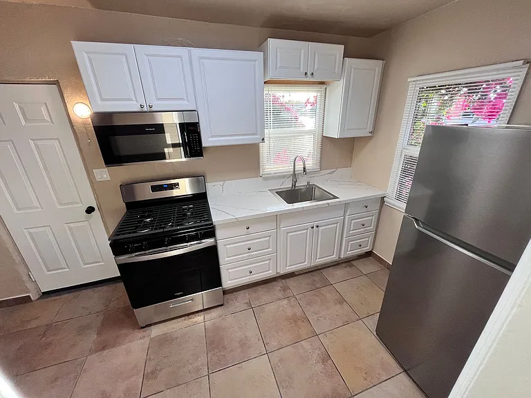10 W Rillito St — Photo 4