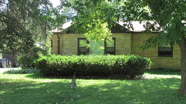 37919 N Manor Ave photo 1