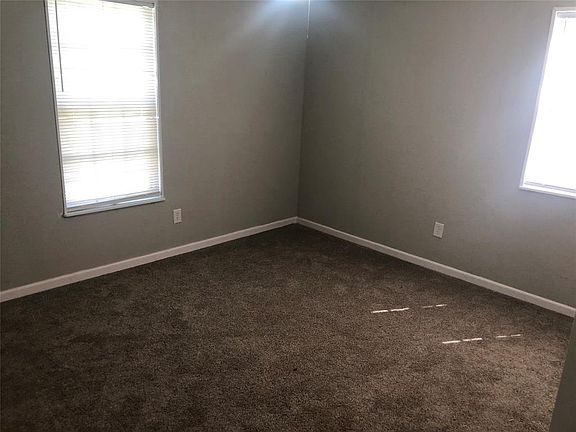 5th image of 2625 S 39th St