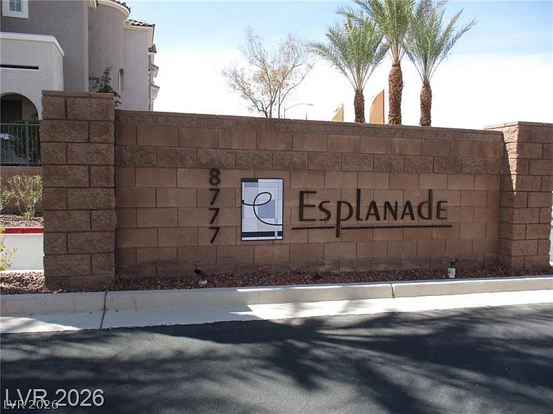 2 bed, 1.0 bath, 841 sqft, $2,200 — Photo 2
