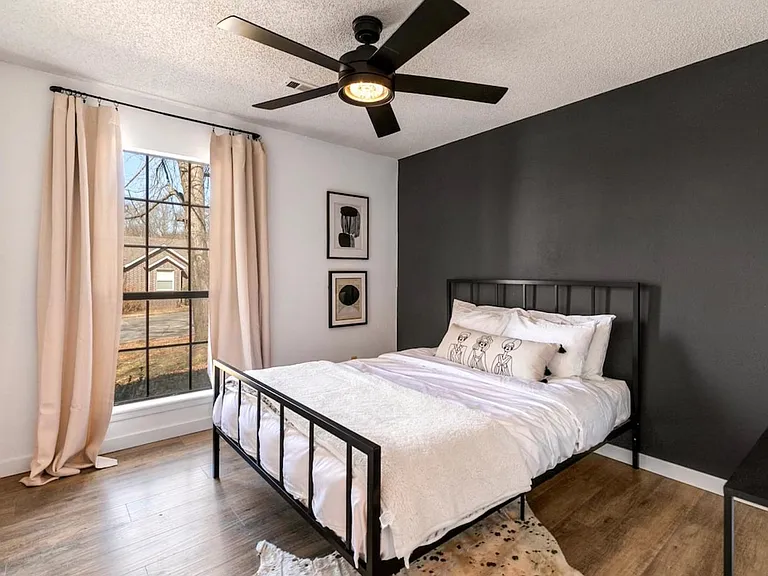 1669 W Cedar St — Photo 11