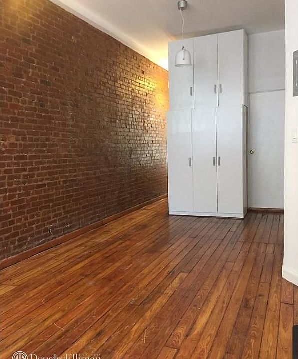1st image of 518 Bainbridge St APT 1D