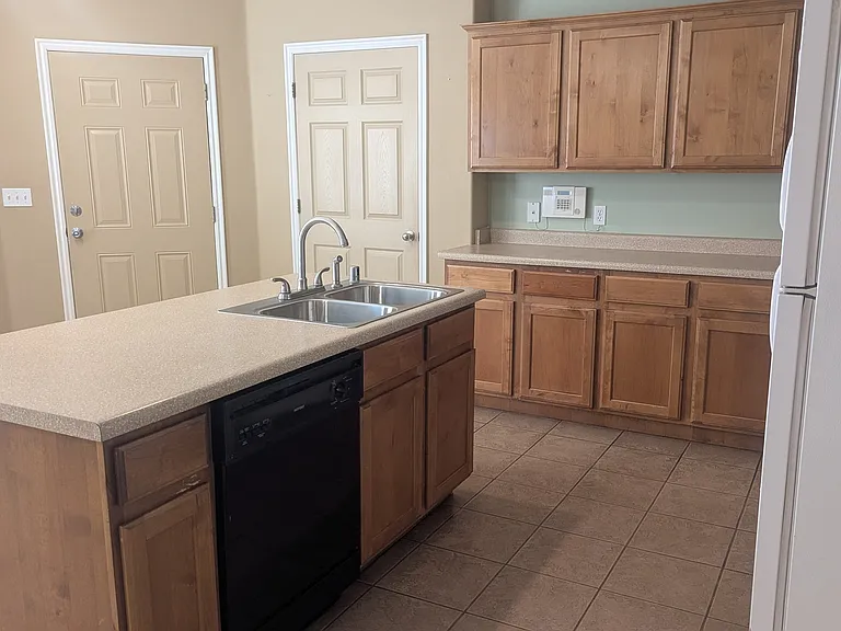 372 Megan Cir — Photo 10