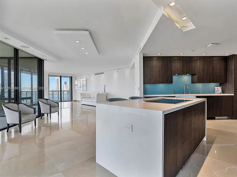 4000 Island Blvd #606 — Photo 8