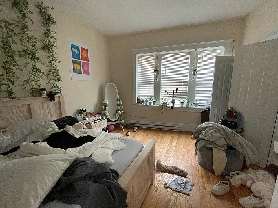 881 Huntington Ave #3