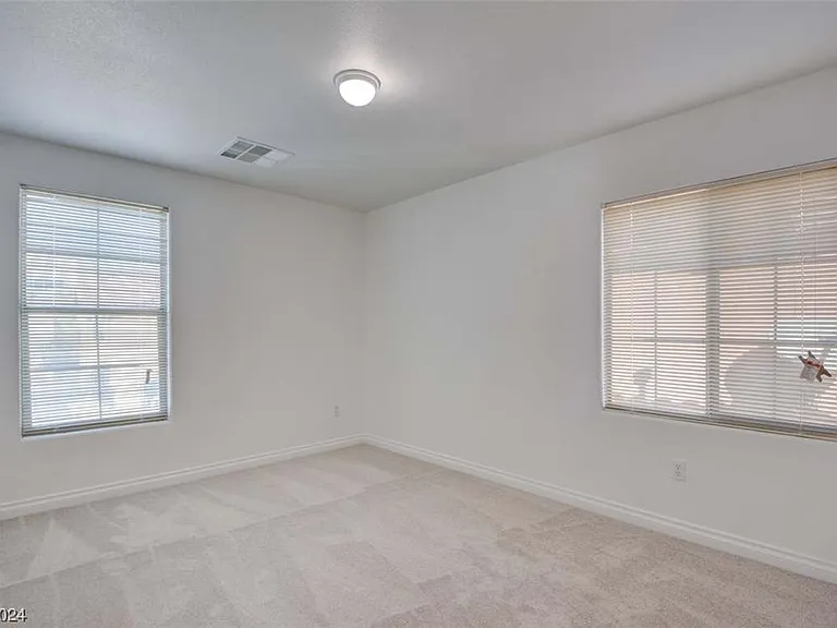 4736 Killington St — Photo 7