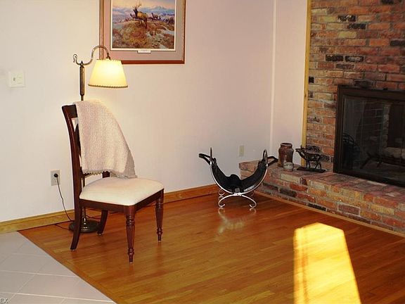 4th image of 8838 Camelot Dr