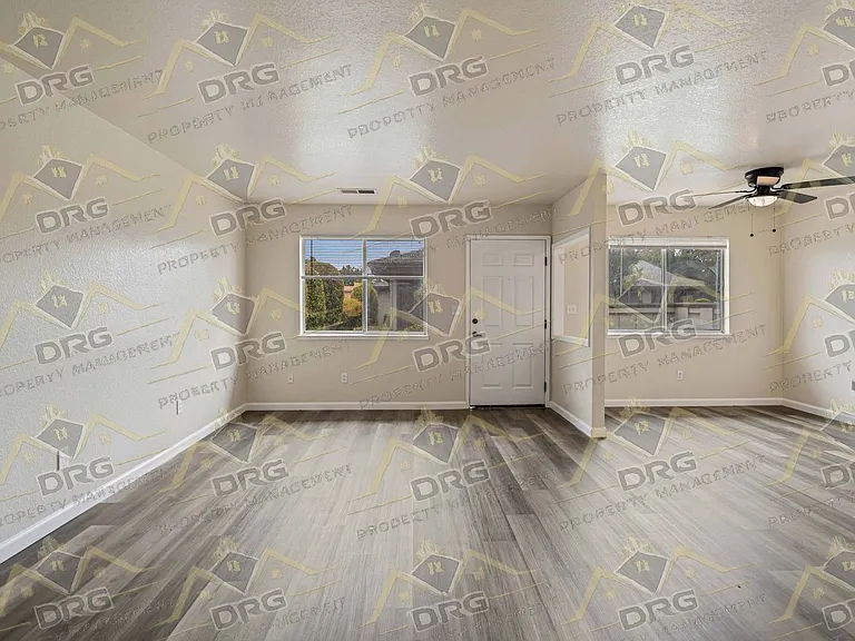 1229 W Roseburg Ave — Photo 6