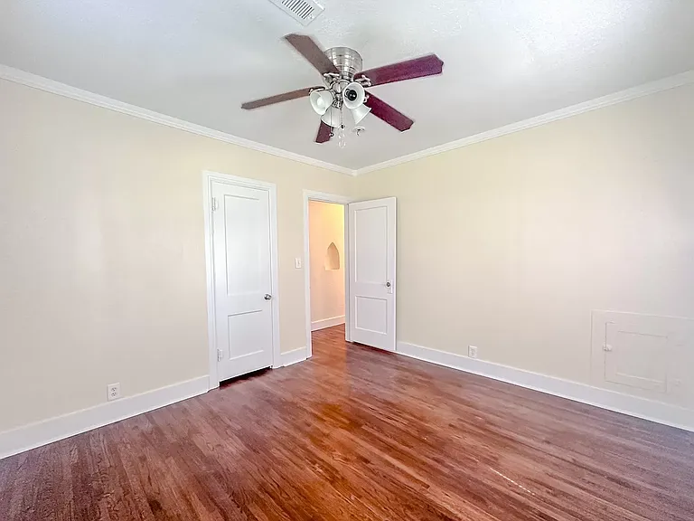 219 S Florence Ave — Photo 15