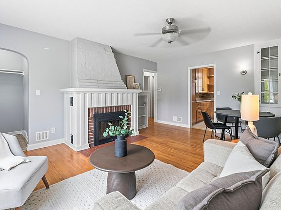 3rd image of 206 21st St SW