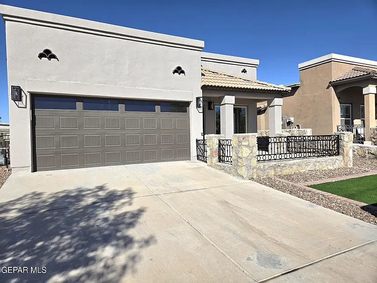 3857 Loma Cortez Dr — Photo 2