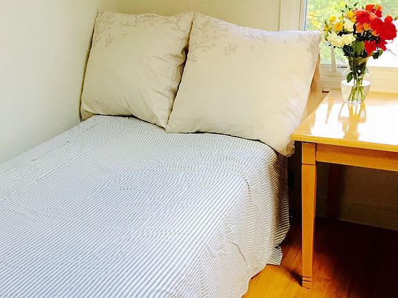 bed and desk