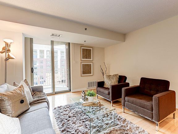 3rd image of 7500 Woodmont Ave APT 522