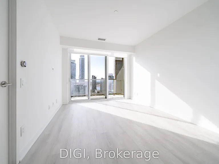 57 Spadina Ave #810 — Photo 11