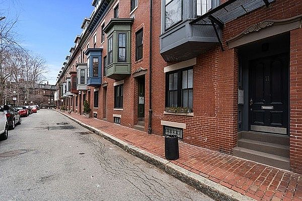 2nd image of 12 Dartmouth Pl #2