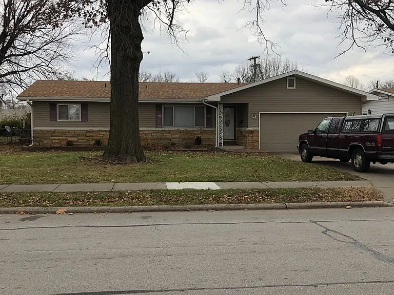 2818 S Stewart Ave — Photo 1