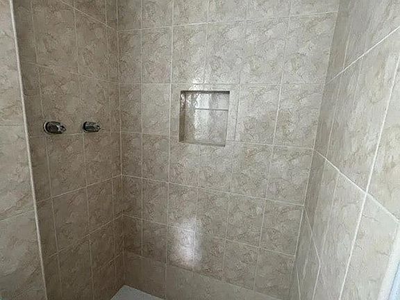 5th image of 1908 NE 26th St #A