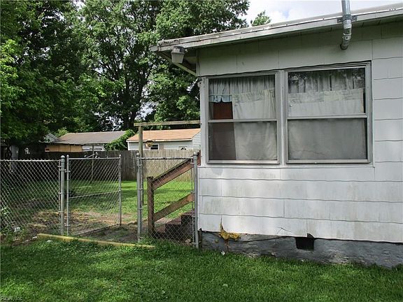 4th image of 27 Appomattox Ave