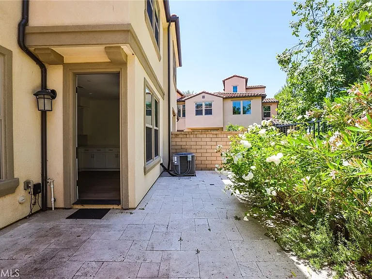216 Finch — Photo 33