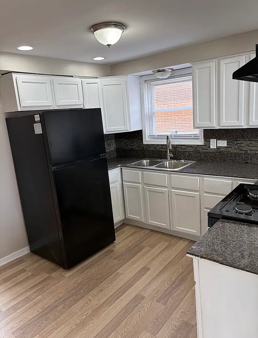 3 bed, 1.5 bath, 1300 sqft, $2,200 — Photo 4