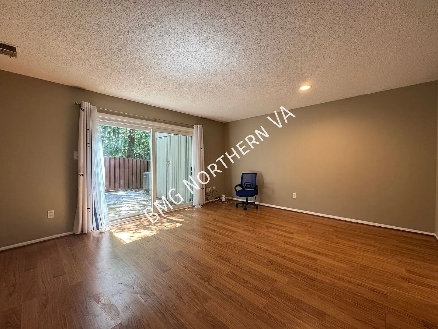 Inviting 2 BR / 2.5 BA Home with Private Backyard in Dogwood Cluster — Photo 3