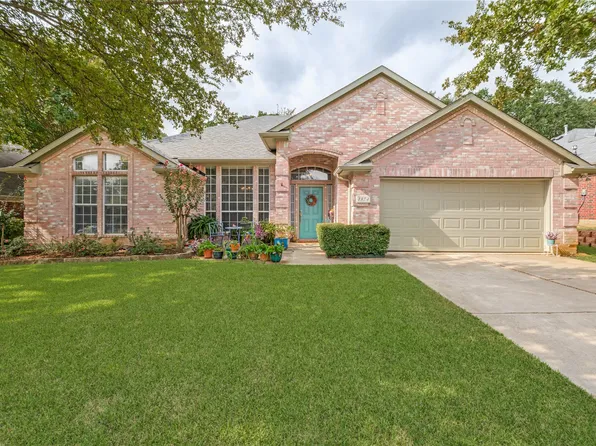1374 Forest Creek Dr, Lewisville, TX 75067