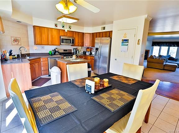 5th image of 372 Begonia Ct #37D2
