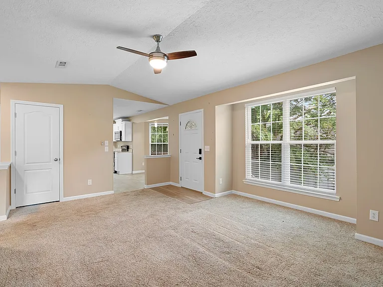3056 Casa Dr — Photo 3