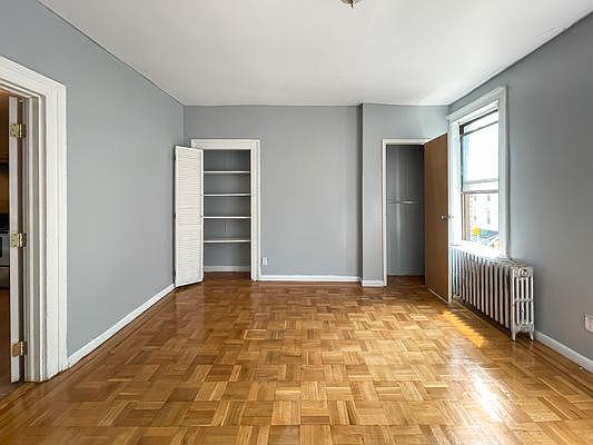5th image of 152 Graham Ave APT 3