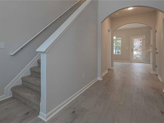 5th image of 489 Charleston Pl