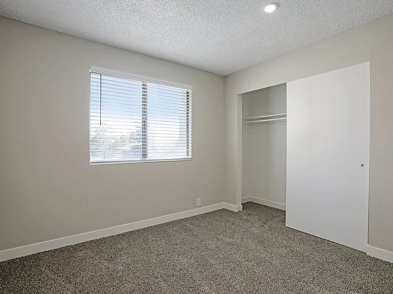 Brighton Place Apartments — Photo 81
