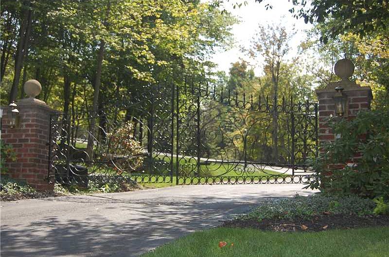 2nd image of 112 Valley View Dr