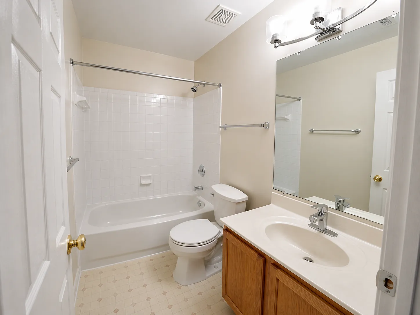 5 bed, 3.5 bath, 3236 sqft, $3,480 — Photo 4