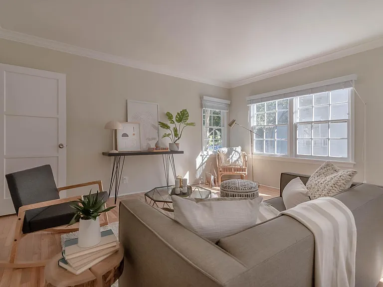 14858 1/4 Dickens St — Photo 15