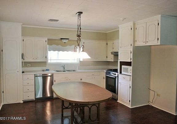 3rd image of 107 West Dr
