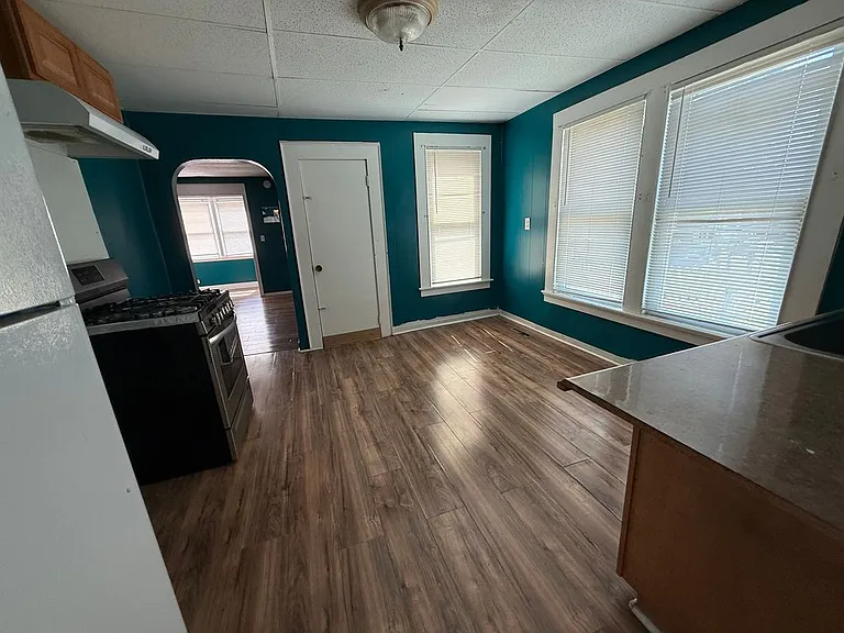 1287 N Main St — Photo 7