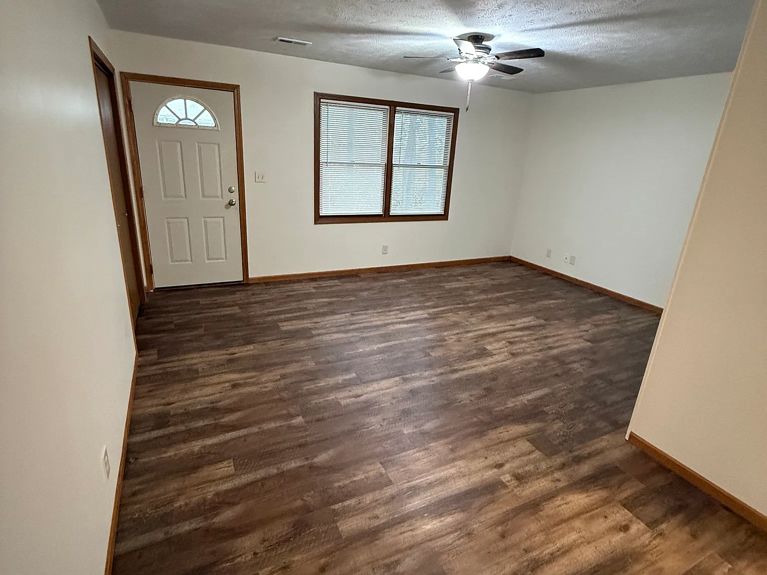 3 bed, 1212 sqft, $1,390 — Photo 3