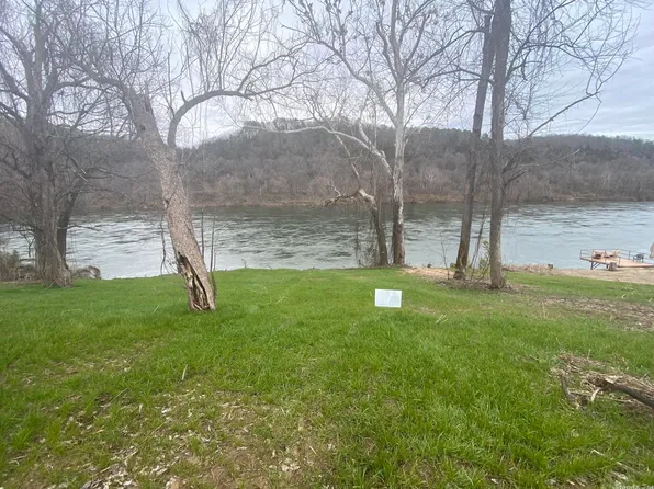 8 McPhearson Ter, Calico Rock, AR 72519