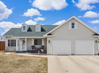 1946 24th St SW, Minot, ND 58701