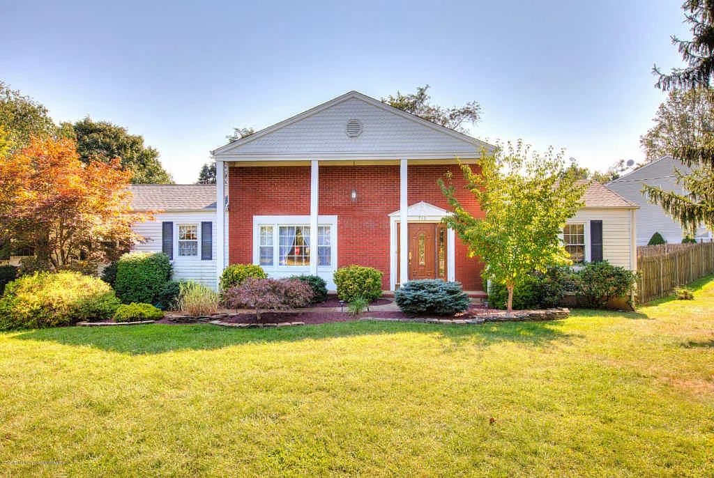 710 Colts Neck Rd photo 1