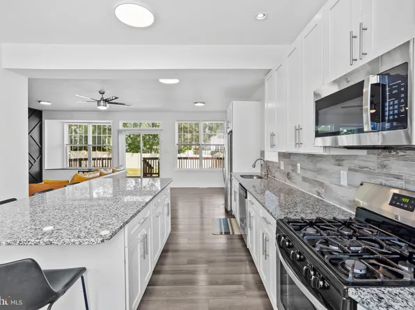 10 Morris Dr, Sicklerville, NJ 08081