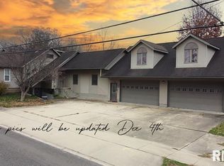 1029 N 6th St, Vandalia, IL 62471