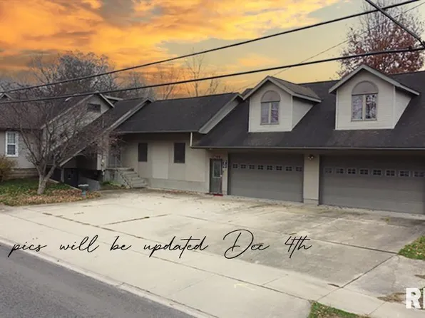 1029 N 6th St, Vandalia, IL 62471
