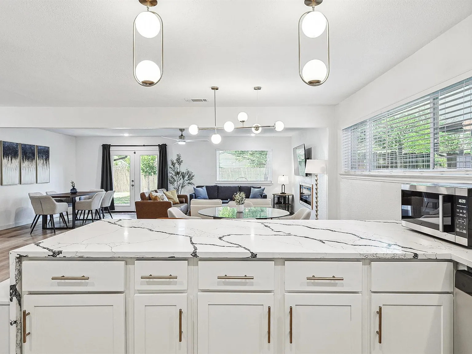 3 bed, 1682 sqft, $8,850 — Photo 3