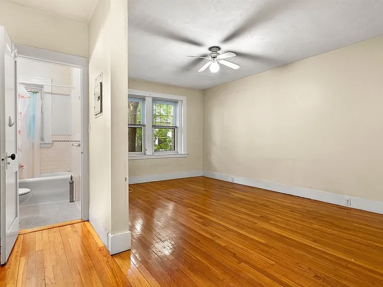 590 Washington St #3 — Photo 8