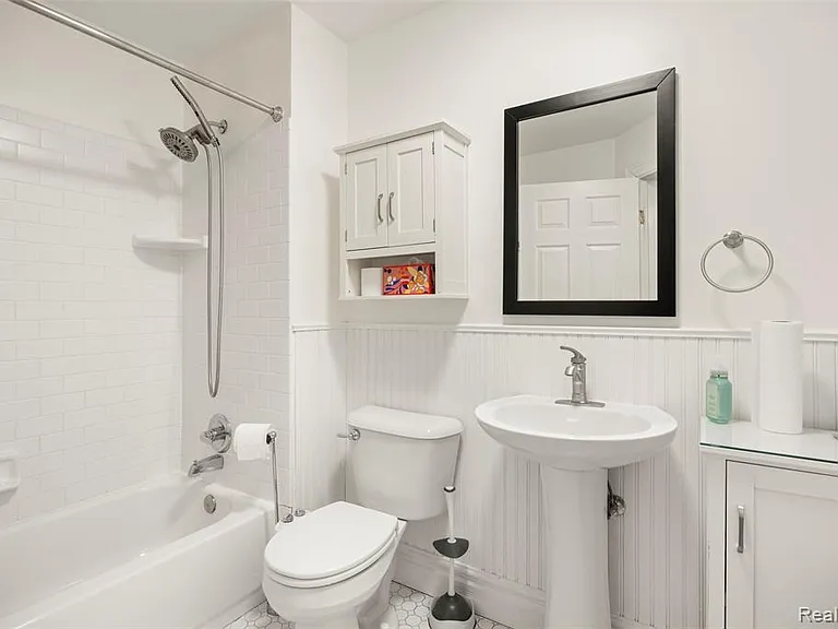 469 W Willis St #3 — Photo 9